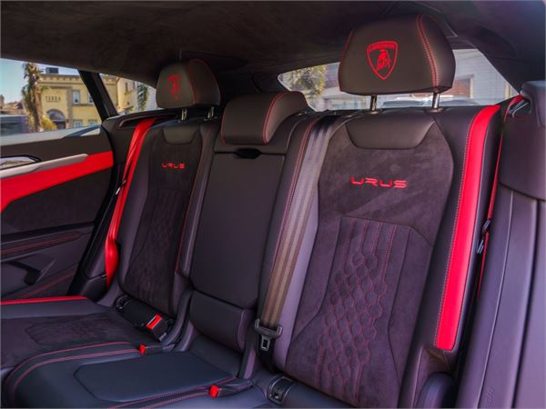 2023 Lamborghini Urus S in Grigio Keres Metallic - interior photo 15