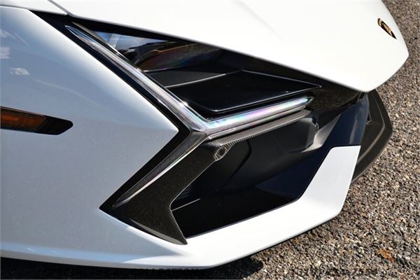 2026 Lamborghini Revuelto in Bianco Icarus - exterior photo 17