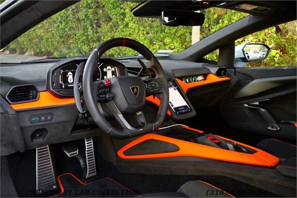 2026 Lamborghini Revuelto in Bianco Icarus - interior photo 21