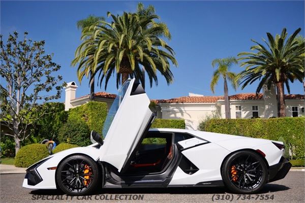 2026 Lamborghini Revuelto in Bianco Icarus - exterior photo 10