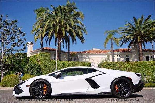2026 Lamborghini Revuelto in Bianco Icarus - exterior photo 11