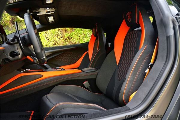 2026 Lamborghini Revuelto in Bianco Icarus - interior photo 22