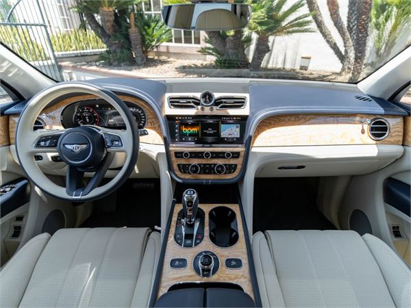 2024 Bentley Bentayga in Dark Sapphire Metallic - interior photo 17